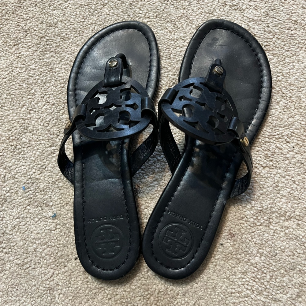 TORY BURCH MILLER PATENT SANDALS
SIZE 7 WOMENS
BLACK
CLEAN PET FREE HOME